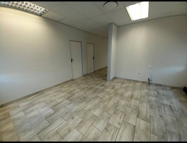 330M² OFFICE TO LET IN BRYANSTON